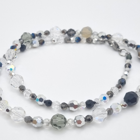 Kette mit faccetierten Kristallen in Schwarz Grau Weiß (747)