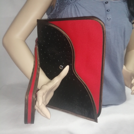 Handtasche  Oversized  Clutch  schwarz rot Unikat Satingefasst