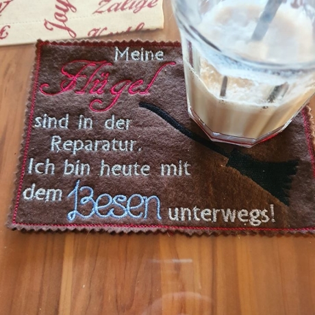Ferberline Stickdatei Mug Rug Besen 13x18cm plus Bonus