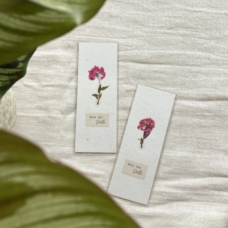 Zeit für Stille • Lesezeichen mit gepresster Blume 