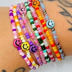 Kawaii Smiley Armband – Handgemachtes Y2K Perlenarmband