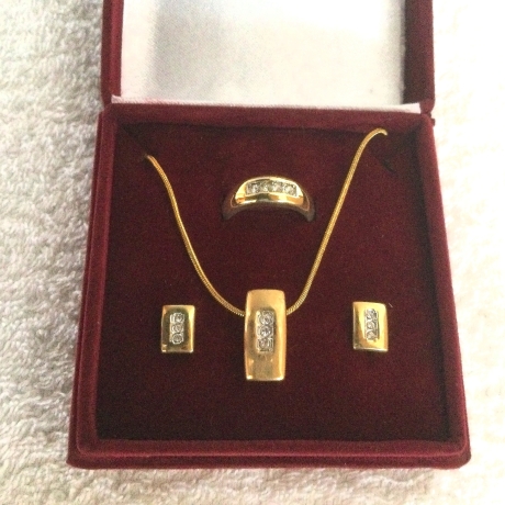 Vintage Schmuck-Set in Gold mit Straß aus den 80er Jahren