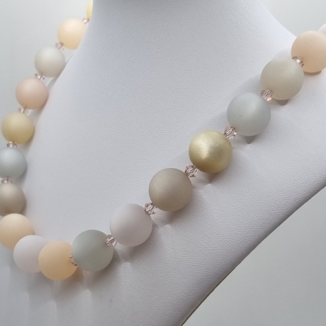 Polariskette Beige mit Kristallen | Perlenkette | Grau (834)