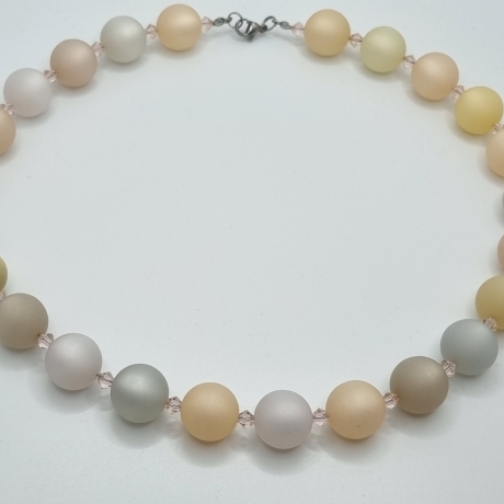 Polariskette Beige mit Kristallen | Perlenkette | Grau (834)