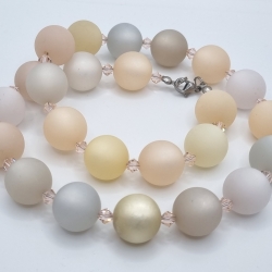 Polariskette Beige mit Kristallen | Perlenkette | Grau (834)
