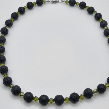 Handgemachte Lavaperlen Kette mit Bicone Kristallen Grün (837)
