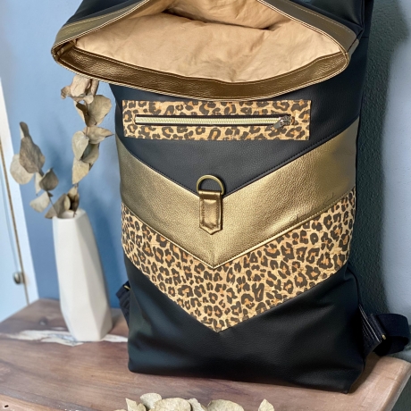 Rucksack VARO aus Kunstleder und Kork, Leoparden-Print