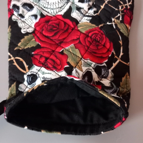1 Paar Ofenhandschuhe mit Rosen und Totenkopf