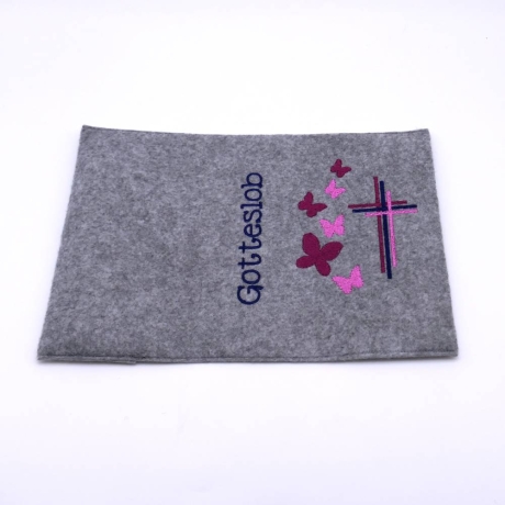 Gotteslobhülle, Filz, Kreuze und Schmetterlinge, gestickt