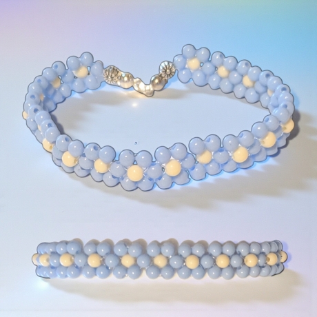 Perlenarmband Blumenmuster
