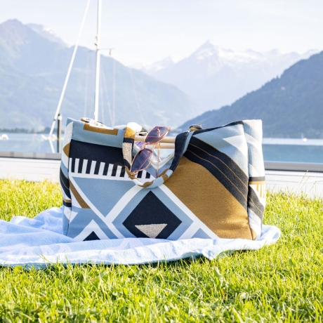 Handgefertigte Jacquard-Tasche – Blau, Schwarz & Gold