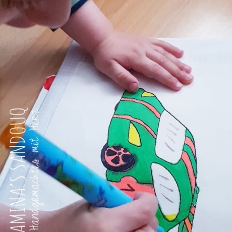 Rennauto Stickdatei Ausmalmotiv für Kinder & kreative Nähprojekte
