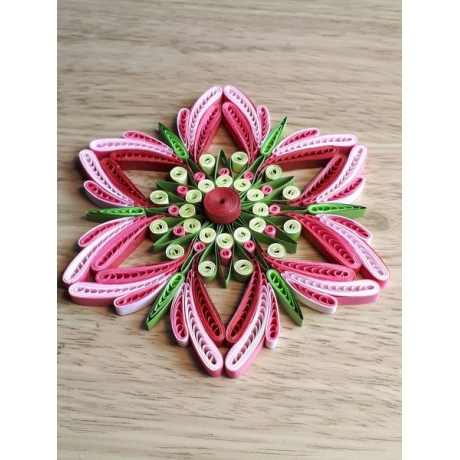 Mandala pinkfarben aus Kartonpapier, handgearbeitet