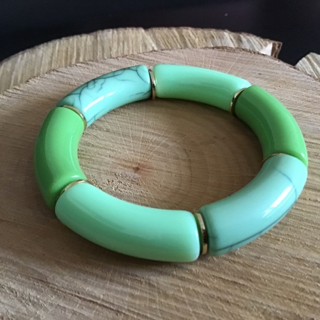 Grünes Armband im Chunky-Style