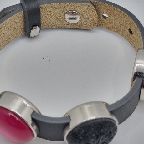 Lederarmband dunkelgrau mit  7 Polaris Schiebeperlen (A77)