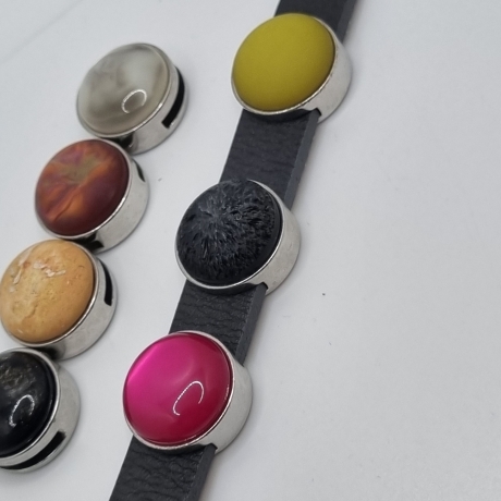 Lederarmband dunkelgrau mit  7 Polaris Schiebeperlen (A77)