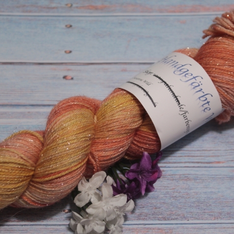 Handgefärbte 3-fädige Glitzer(socken)wolle Ostana 22/71