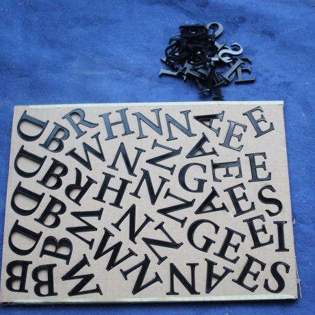 Acrylbuchstaben 3 mm schwarz glänzend - wetterfest
