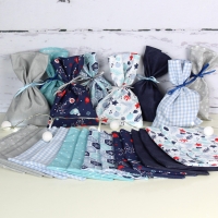 Handgenähter Adventskalender zum Befüllen mit 24 Stoffsäckchen