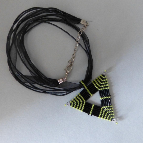 Halskette Triangle Anhänger Glasperlen, grün schwarz, 40 cm