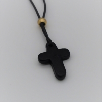 Halskette mit Keramikanhänger Kreuz schwarz, Kommunion