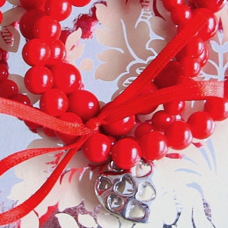 Perlenarmband♥3-reihig♥Rot mit Herzanhänger♥von Hobbyhaus