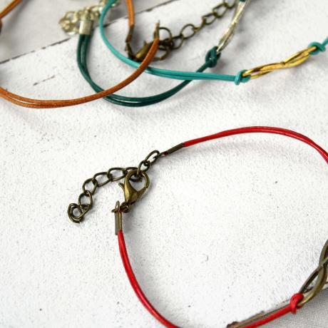 Lederarmband mit Unendlichkeitszeichen Freundschaftsarmband