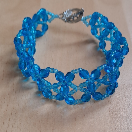 Armband aus Glasschliffperlen, blau,Unikat