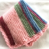 Babypuppendecke gestrickt mit Muschelkante umhäkelt von Hobbyhaus