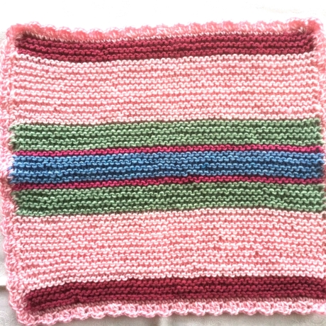 Babypuppendecke gestrickt mit Muschelkante umhäkelt von Hobbyhaus