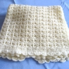 Babydecke in Creme im Muschelmuster gehäkelt von Hobbyhaus