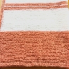 Babydecke in lachs und weiß handgestrickt  von Hobbyhaus