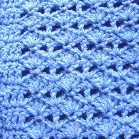 Babydecke in hellblau gehäkelt zum kuscheln von Hobbyhaus