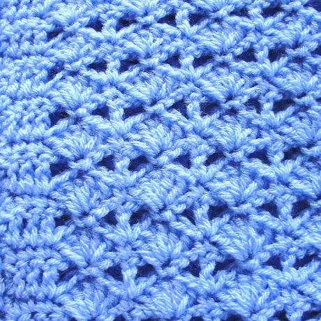 Babydecke in hellblau gehäkelt zum kuscheln von Hobbyhaus