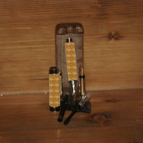 Füller aus Walnuss