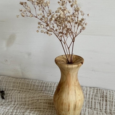 Holzvasen aus Haselnuss Massivholz | natürlich & zeitlos