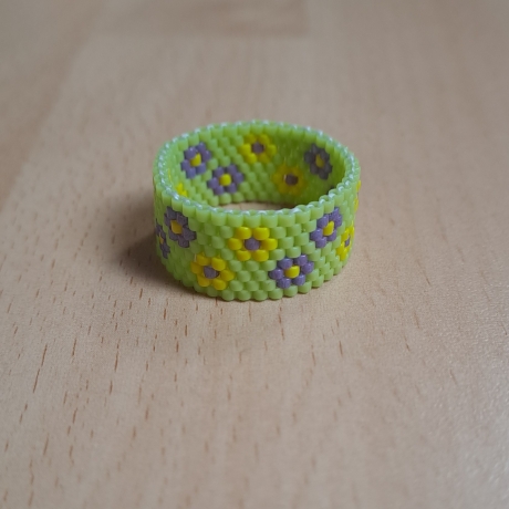 Ring aus Miyuki Delicas, Blümchenmotiv,verschied. Farben