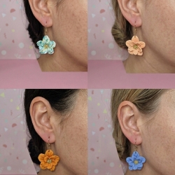 Handgefertigte Blütenohrringe – Unikat, vergoldeter Akzent