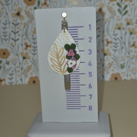 Bezaubernde Blumen-Ohrstecker in Tropfenform – Handgefertigt