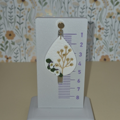 Handgefertigte Tropfen-Ohrringe: Florale Eleganz zarte Farben