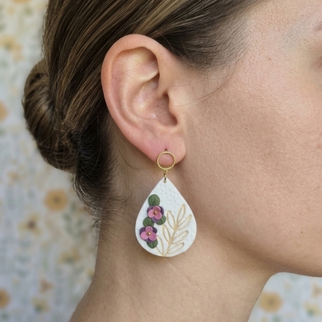 Handgefertigte Polymer Clay Ohrringe – Florale Eleganz