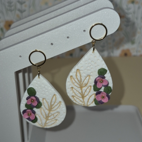 Handgefertigte Polymer Clay Ohrringe – Florale Eleganz