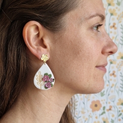 Handgefertigte Blumen-Ohrringe: Florale Eleganz in Pastellfarben