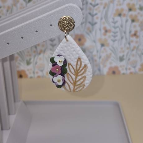 Handmade Polymer Clay Ohrringe – Florale Eleganz in Tropfenform