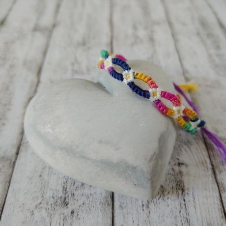 Armband geknotet mit Muster Blume bunt meliert