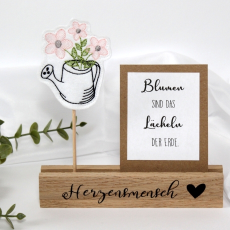 Stickdatei Gießkanne mit Blumen ITH Stabstickdatei und Anhänger