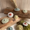 Handgemachte Keramik - getöpferte kleine Blumen Frühlingsdeko