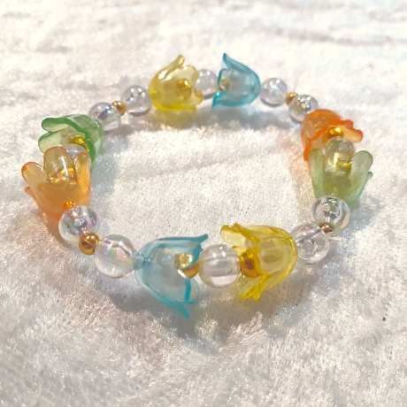 Kinder-Armband Schmuck elastisch Perlen gefädelt Bunte Blüten