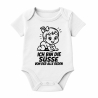 Baby Body kurzarm mit ICH BIN DIE SÜßE VON DER ALLE REDEN