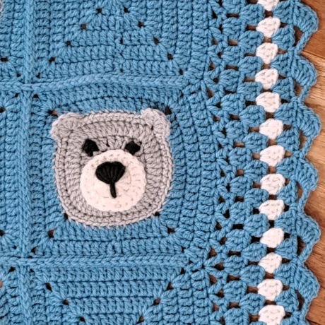 Baby Decke Bär Bärchen Babydecke gehäkelt granny square